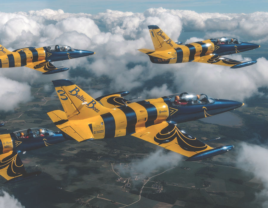 L-39 Albatros in Riga mit den Baltic Bees